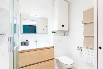 Salle de bains dans l'établissement Calme & Chic vert - Proche gare et centre