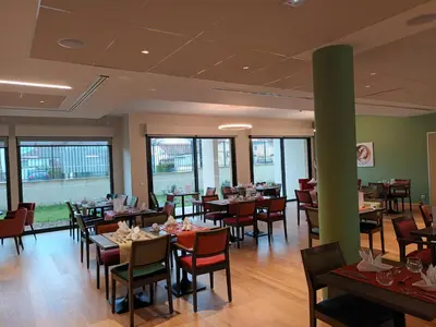 Restaurant ou autre lieu de restauration dans l'établissement Domitys Les Demoiselles - résidence intergénérationnelle