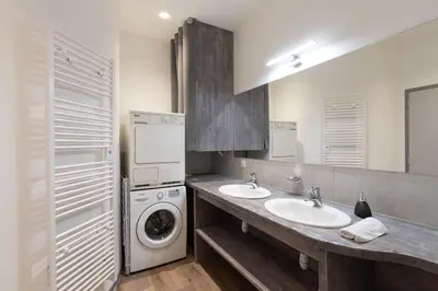 Salle de bains dans l'établissement Les Joyaux Tournusiens