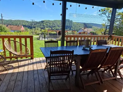 Vue générale sur la montagne ou vue sur la montagne depuis le chalet