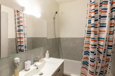 Salle de bains dans l'établissement Le Magenta, Studio proche de la place Wilson