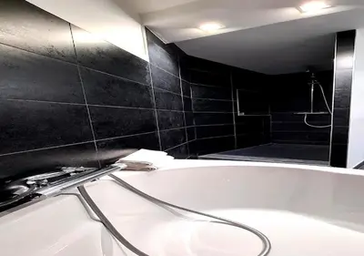 Salle de bains dans l'établissement Le 39 Dole Appartement industriel au cœur de Dole